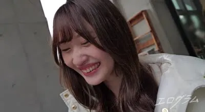 FC2-PPV-4715828 为了保持清纯的形象