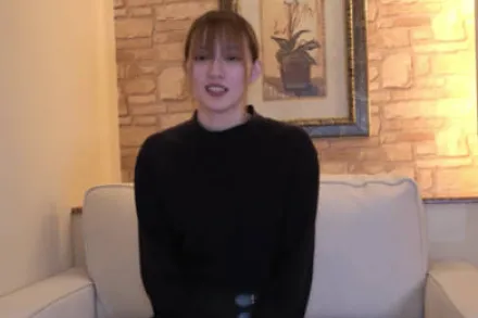 FC2-PPV-4047376 那张明星般美丽的脸蛋上沾满了老男人的精液