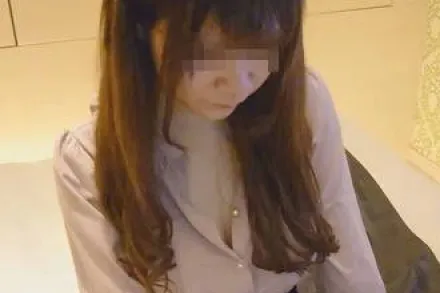 FC2-PPV-4584276 苗条妻子出轨丈夫以偿还债务