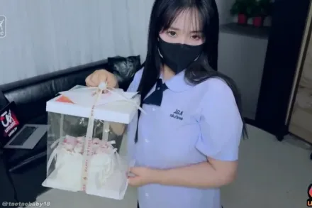 生日当天外卖小哥把我的蛋糕打翻只能用他的肉棒偿还 樱空桃桃