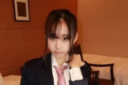 FC2-PPV-4667639 一个住在乡村的单纯苗条的女孩