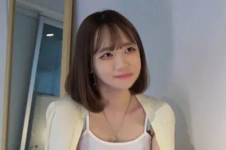 FC2-PPV-4647381 如果帮助隔壁的苗条美女的话