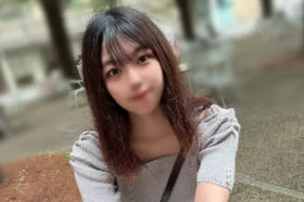 FC2-PPV-3979656 一个对男人毫无经验的女大学生脱掉了内裤