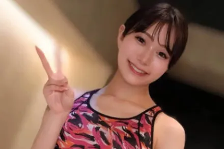 FC2-PPV-4652590 被她美丽灵活的裸体运动方式迷住了