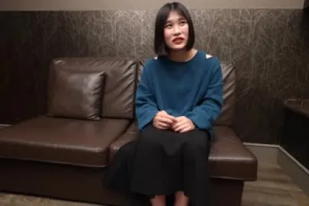 FC2-PPV-4545556 纯真少女初次被中出