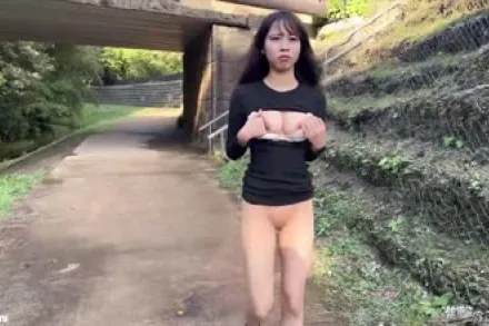 FC2-PPV-4513553 全裸户外暴露和15次口内射精