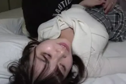 FC2-PPV-4733243 G杯20岁起床时阴道插入刚醒也忍不住2发中出