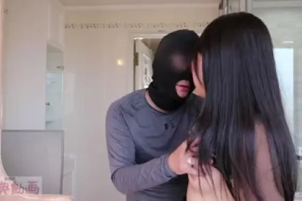 FC2-PPV-4732995 极上细腰肉厚臀的黑发兔女郎脸美女JD