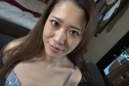 FC2-PPV-4532274 美丽时尚事业有成的御姐却暗地里与年长的男人们秘密约会