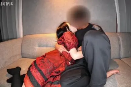 FC2-PPV-4734152 新毕业的咖啡厅女孩