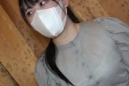 FC2-PPV-4463217 街上发现完全素人美女带到酒店