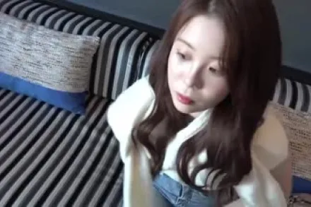 FC2-PPV-4210439 首次摘下面罩的美少女