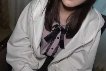 FC2-PPV-4222654 金钱困窘的低落酱