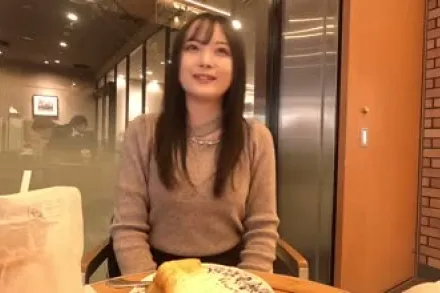 FC2-PPV-4207681 黑发清纯偶像级外貌乃坂系美女