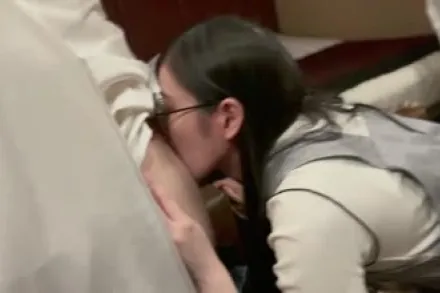 FC2-PPV-4742468 童颜清纯朴素可爱苗条美女过夜中出三连发