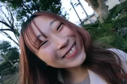 FC2-PPV-4267619 她身材高挑苗条声音可爱天真无邪