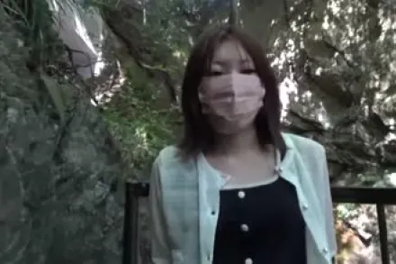 FC2-PPV-3843918 在某旅游景点的户外性爱