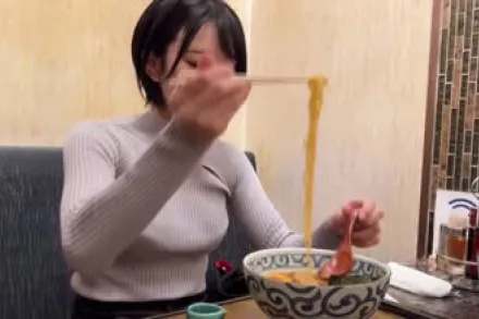 FC2-PPV-3249673 可爱的拉面店员