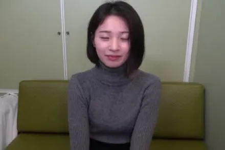 FC2-PPV-3184504 天真而严肃的美女