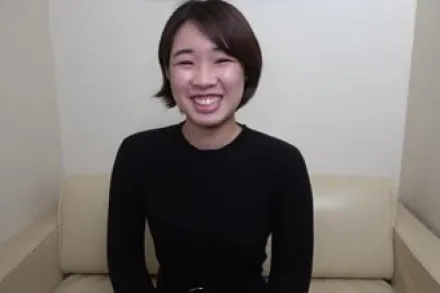 FC2-PPV-3156940 当我脱掉这个宅女的衣服时