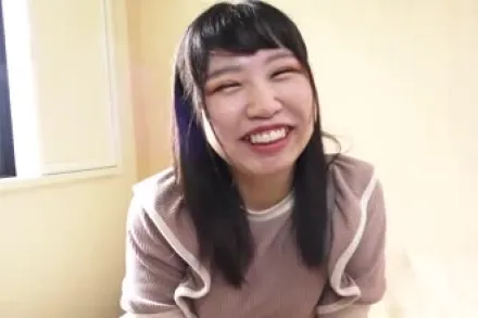 FC2-PPV-3102466 看起来可爱清纯的少女是个十足的荡妇