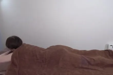 FC2-PPV-4758255 皮肤白皙身材丰满的30多岁女性