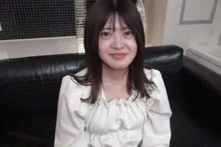 FC2-PPV-3076063 美丽的白皙蜜桃臀职业女孩