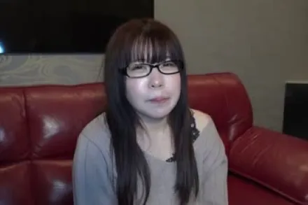 FC2-PPV-4762037 戴眼镜的21岁女大学生