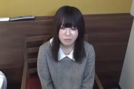 FC2-PPV-2859283 与身材娇小紧张的素人美女进行纯粹的性爱