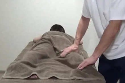 FC2-PPV-4580490 触感十足的丰满美少女用手指挑逗