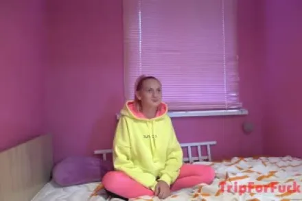 FC2-PPV-2415422 和我住在一起的身材超棒的年轻保姆