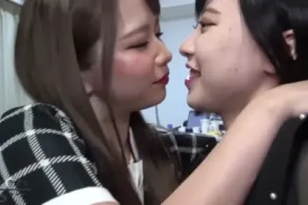 FC2-PPV-2242153 后宫3P中失去了童贞