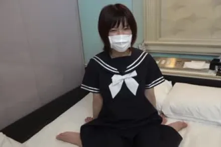 FC2-PPV-1948352 胸部漂亮的大学女生