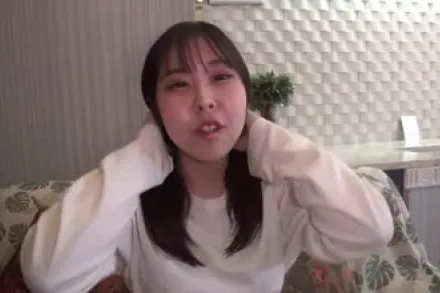 FC2-PPV-1860538 美丽的女孩被粗暴地灌精