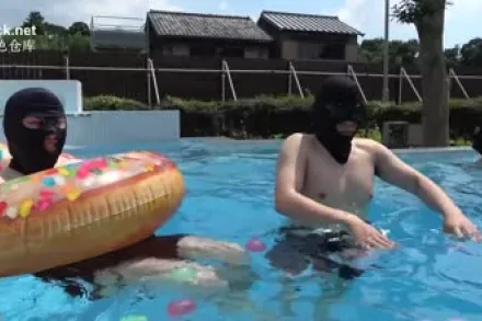 FC2-PPV-4597499 童贞夏日泳池乱交会