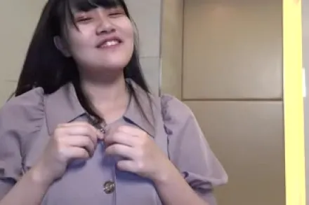 FC2-PPV-1875825 湿透敏感的性感女孩