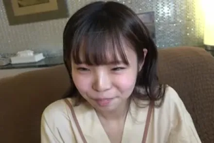 FC2-PPV-1799155 漂亮娇小的三年级女生