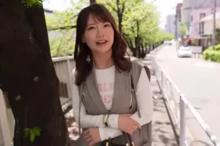 FC2-PPV-4804573 开朗又淫荡的大胸美发师