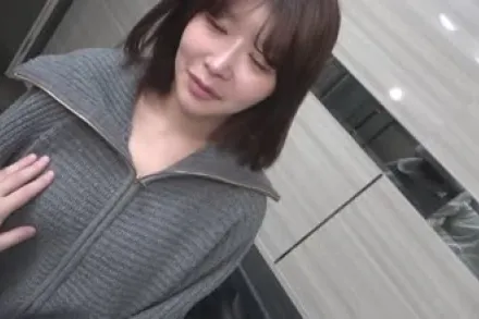 FC2-PPV-4807166 一位久未与男人亲近的美丽OL