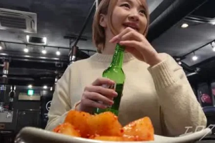 FC2-PPV-1778125 拥有四分之一日本血统聪明漂亮的前时装模