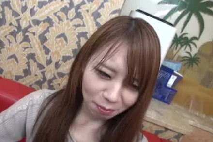 FC2-PPV-1738386 胸部丰满的女孩