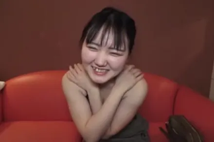 FC2-PPV-1720351 在大公司上班的严肃清纯女孩