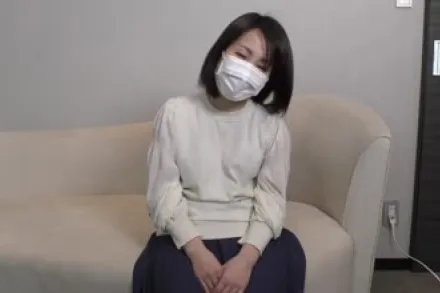 FC2-PPV-1728042 光天化日之下的性爱航班