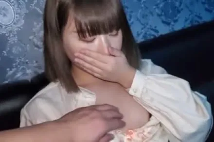 FC2-PPV-1730910 皮肤白皙胸部丰满的本地偶像