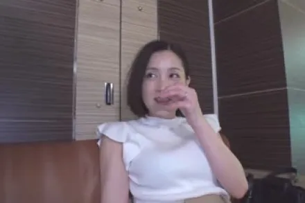 FC2-PPV-4576436 一位优雅的已婚女人孤独的阴部她已经八年没有性生活了