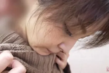 FC2-PPV-4816595 我们闯入了一位正在打扫浴室的已婚妇女的家中