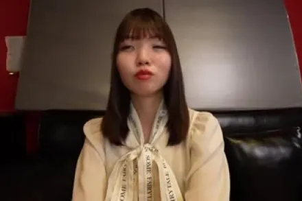 FC2-PPV-4825366 纯真的懵懂女孩