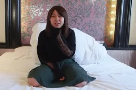 FC2-PPV-4577776 想改变自己羞涩紧张定格表情