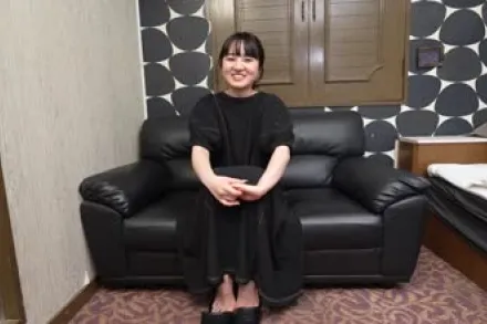 FC2-PPV-4568999 婚后与丈夫以外的其他人向年轻妻子展示他完全勃起的鸡巴以获得奖励