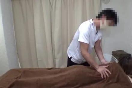 FC2-PPV-4563899 娃娃脸的可爱年轻女士